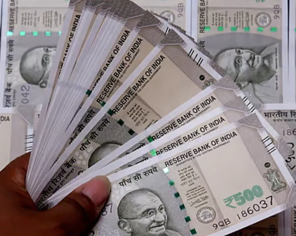 INR Under Pressure Amid US Tariffs, RBI Focus