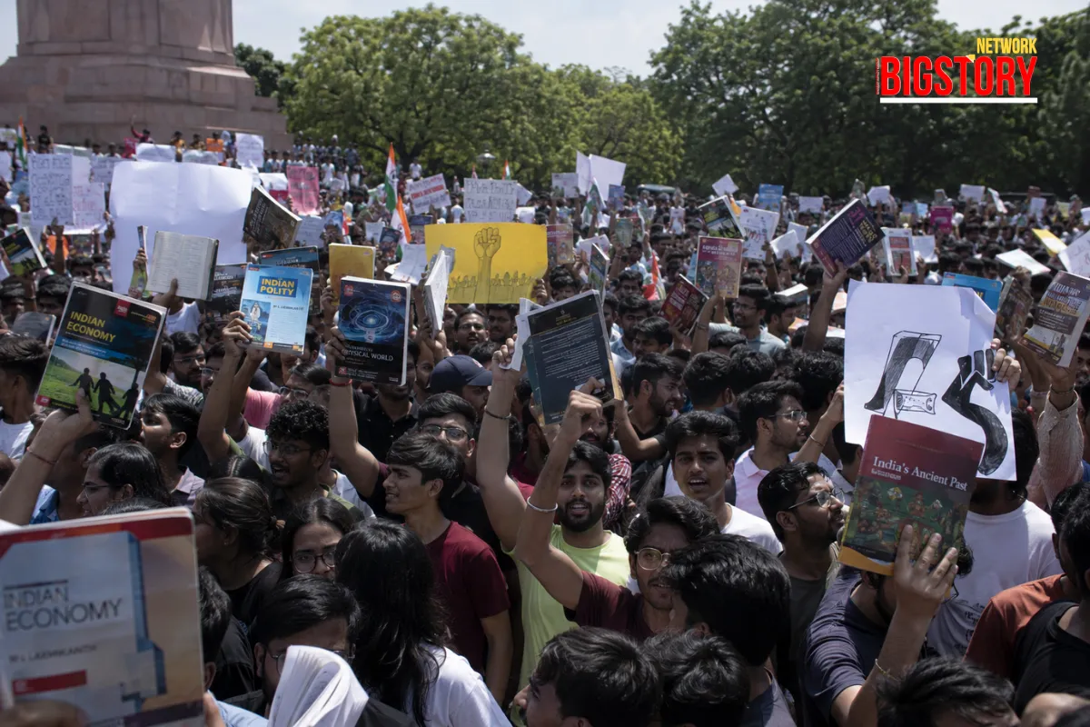 From Satire to the Streets: The 'Cockroach' Rebellion Escalates into a Nationwide Agitation